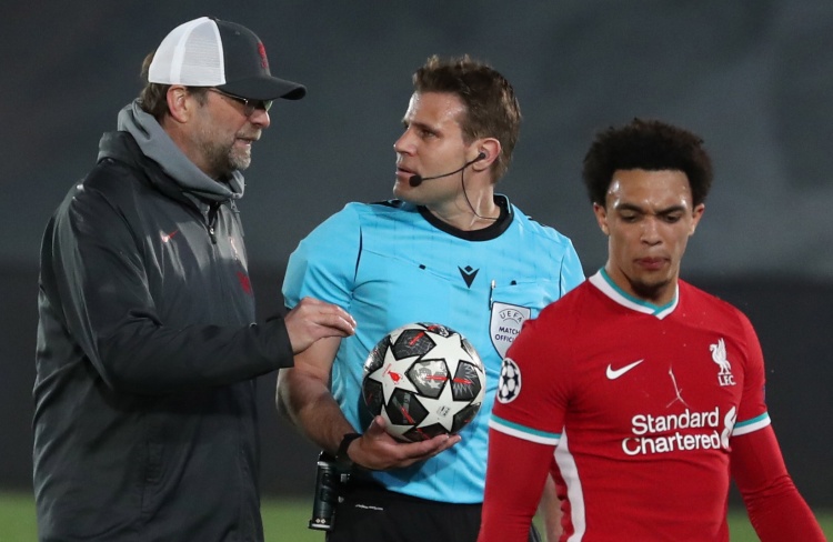 德国杯颁奖樊振东发自内心喜悦 7小时4战全胜太强