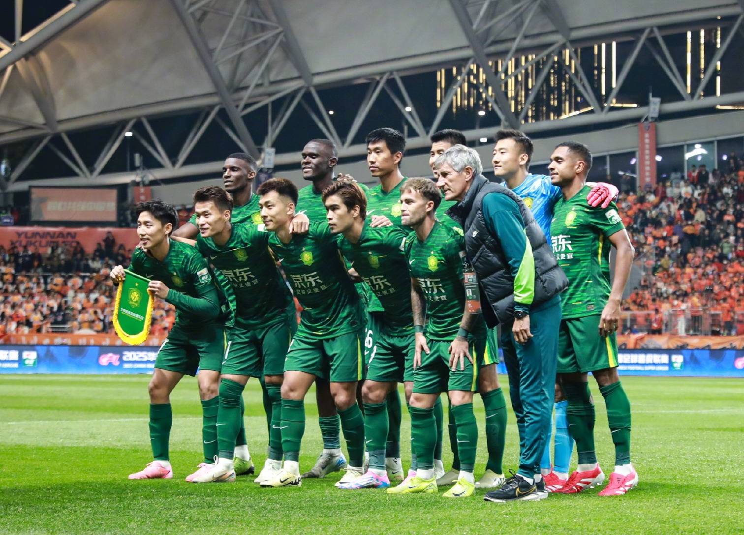 工作人员交 工作人员交